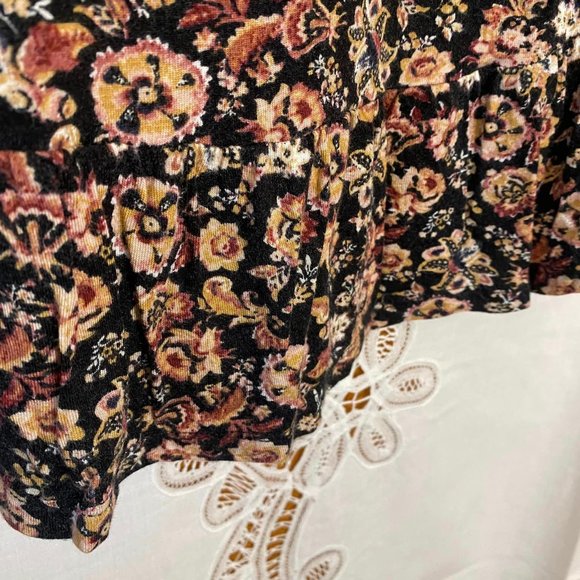 Size M Multicolor Floral Eyeshadow Tee - Picture 5 of 9